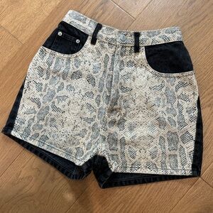 EUC VINTAGE 90s JORDACHE High Waisted Denim Shorts - Black & Snakeskin - Size 25
